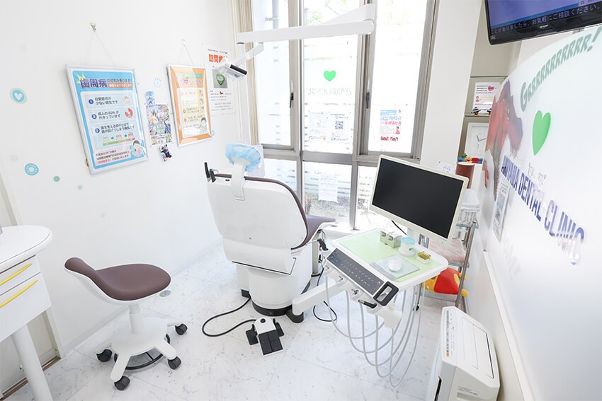 清潔感のある白を基調とした診療室です