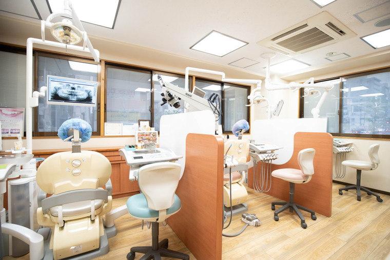 ①診療室②待合室③受付