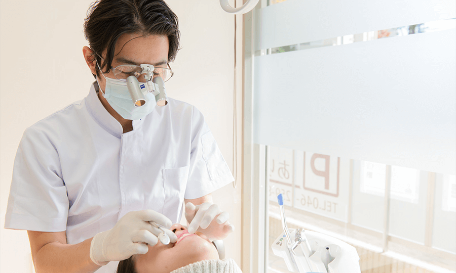 歯ぐきの状態を丁寧に診査し、患者様一人ひとりに適した治療を提案しています