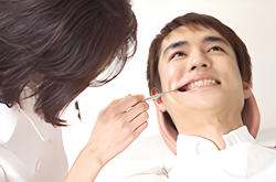 失った歯を補い日常の楽しみを取り戻す