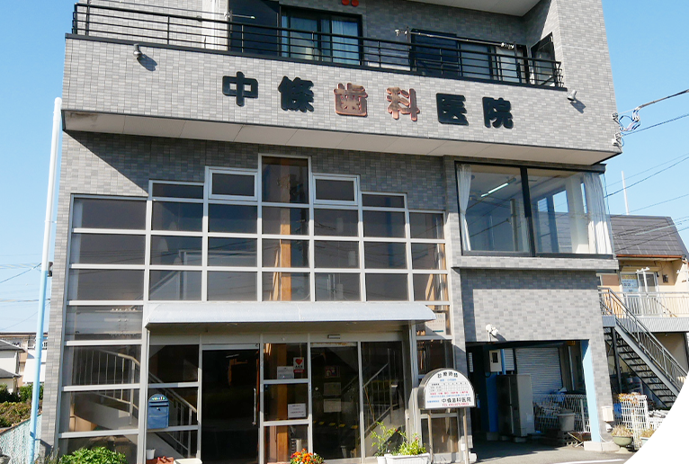 ①医院外観②待合室③滅菌器