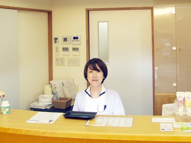 ①外観②受付③診療スペース