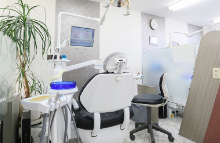 【久里浜駅から徒歩2分】予防から高度治療まで対応するアリワ歯科医院