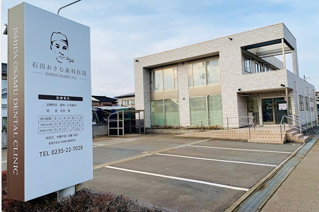 ①クリニック外観②待合室③診療室