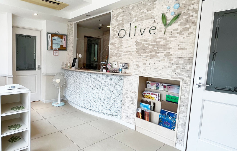 ①外観②待合スペース③受付