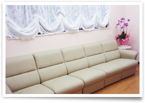 ①待合室②受付③診療チェア