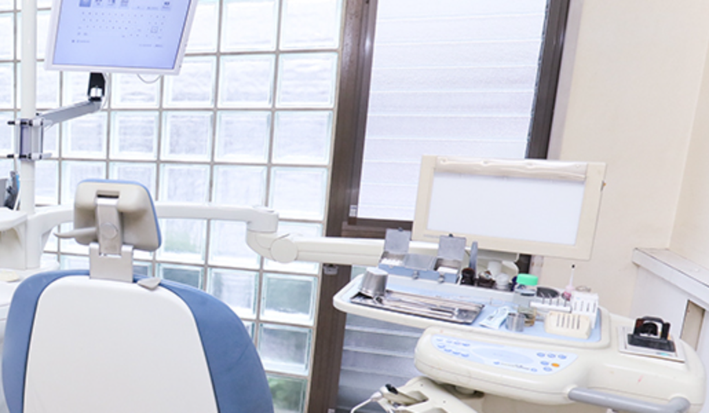 【70年以上の歴史】【バス停徒歩1分】幅広い治療に対応する家族で通える歯科医院