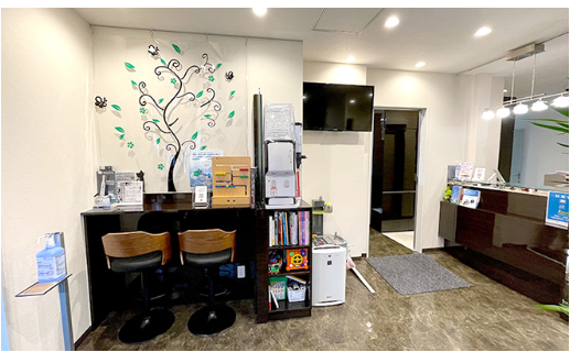 ①外観②待合い③診療室