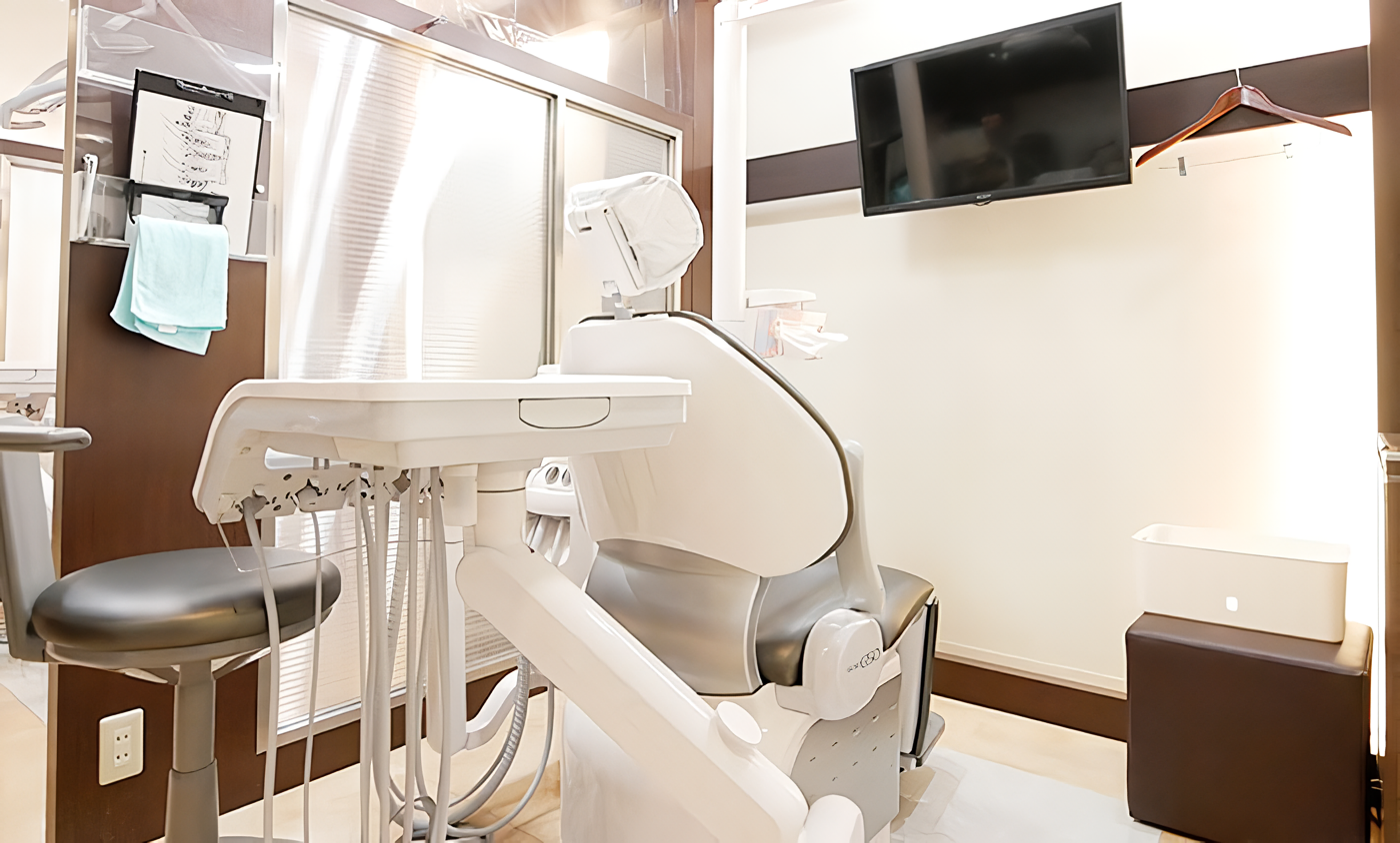 ①診療風景②受付③診療スペース