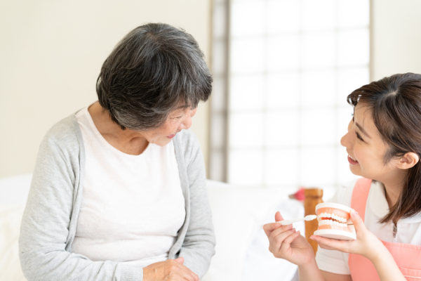 訪問歯科で安心して口腔ケアを行う