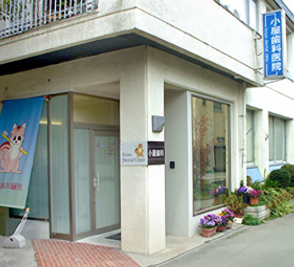 ①医院外観②受付③待合室