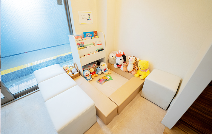 ①受付②待合室③キッズスペース