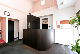 ①受付②待合室③診療室