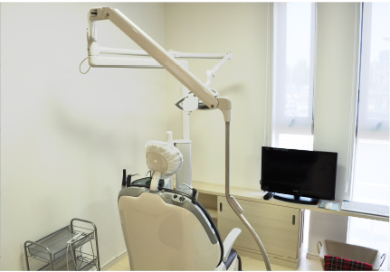 長時間の診療でも快適に受けられる診療台です