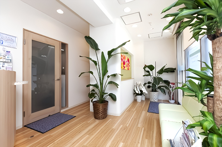 【緑地公園駅から徒歩1分】安心・精密・家族で通えるたかと歯科クリニック