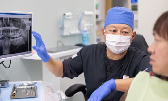 口腔外科経験のある歯科医師が担当します
