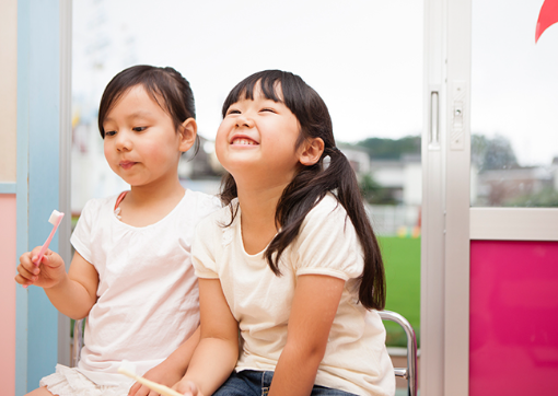 コミュニケーションを通じてお子様の緊張を和らげ、その子のペースに合わせて処置を進めるよう配慮しています。