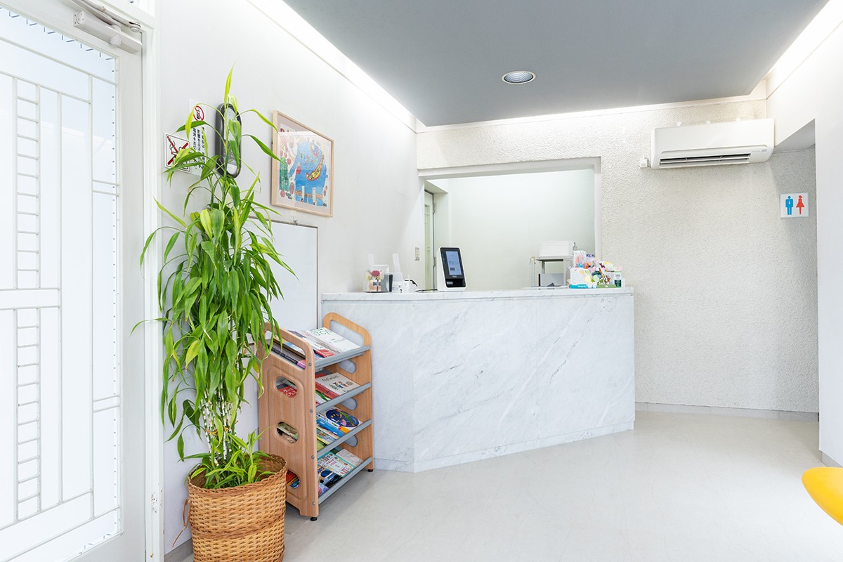 ①受付②待合室③診療室