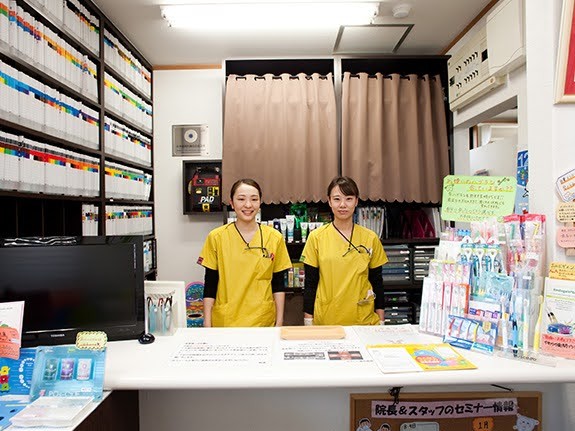 ①外観②受付③待合室