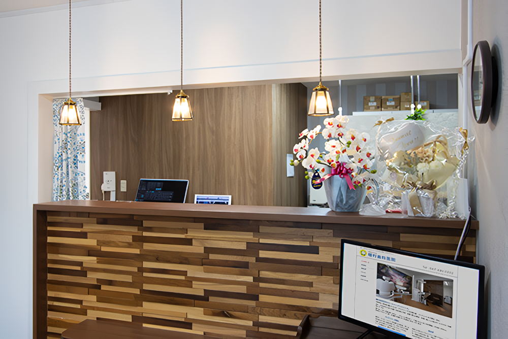 ①クリニック外観②歯科用機器③診察風景