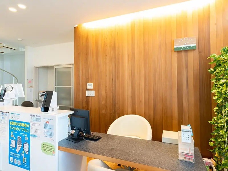 ①外観②受付③待合室