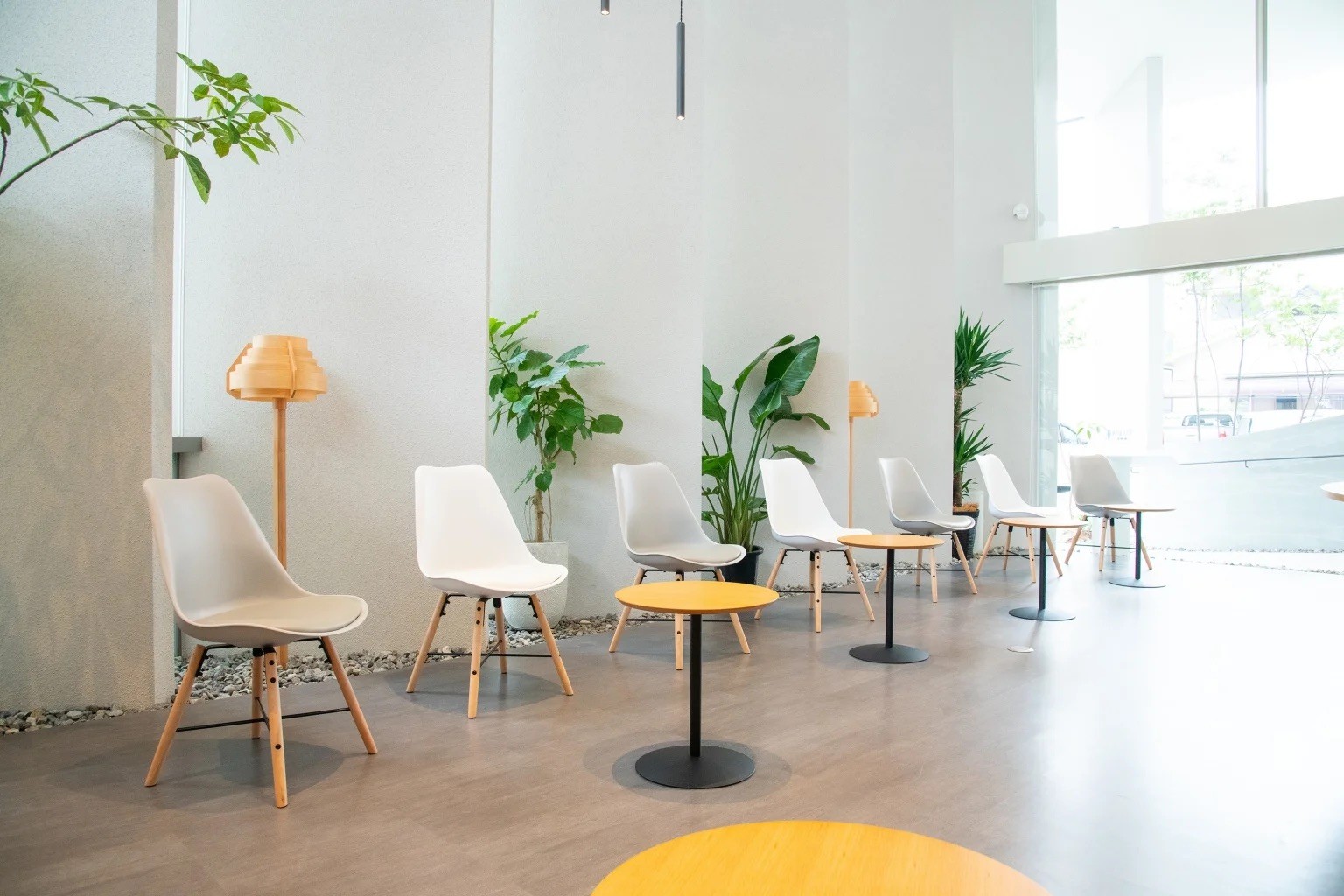 ①医院外観②受付③待合室