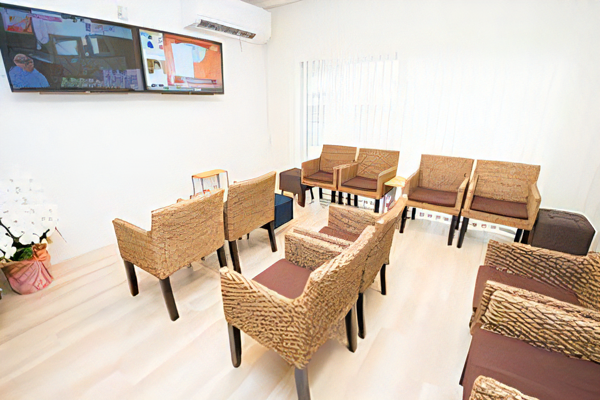 【泉中央駅より徒歩8分】最新の歯科用CTとオペ室を完備する「高橋デンタルクリニック」