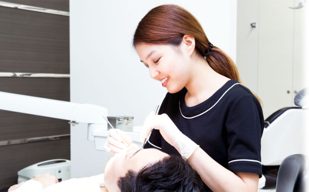 ①受付②診察台③メンテナンス風景