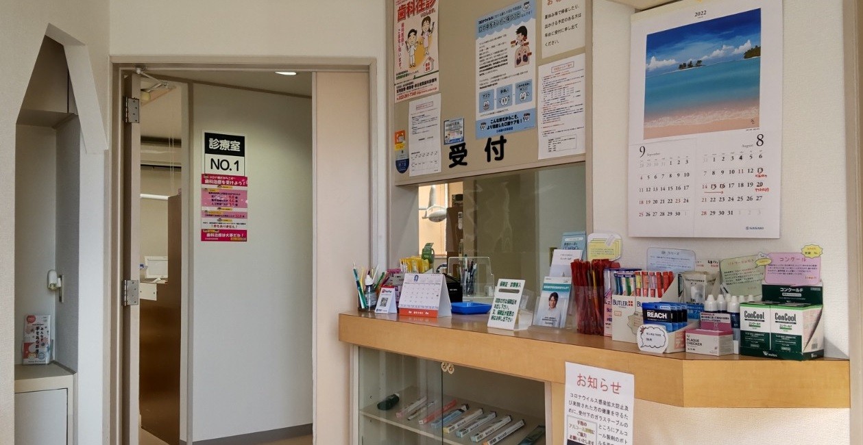 ①クリニック外観②受付③待合室