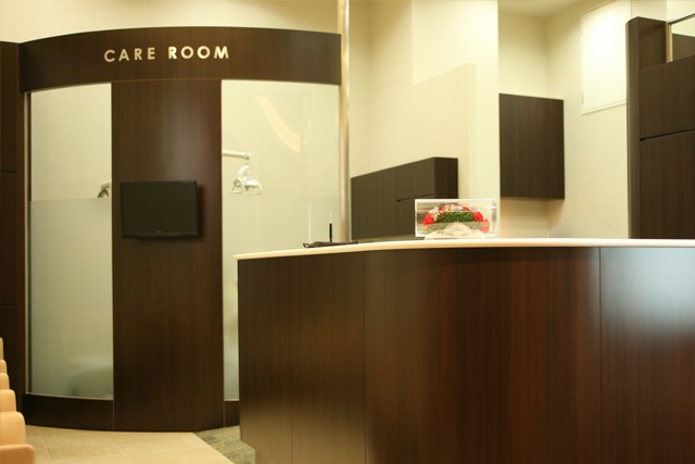 ①受付②医院入口③診療室