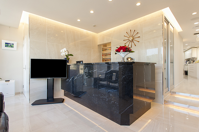 ①外観②受付③診療室