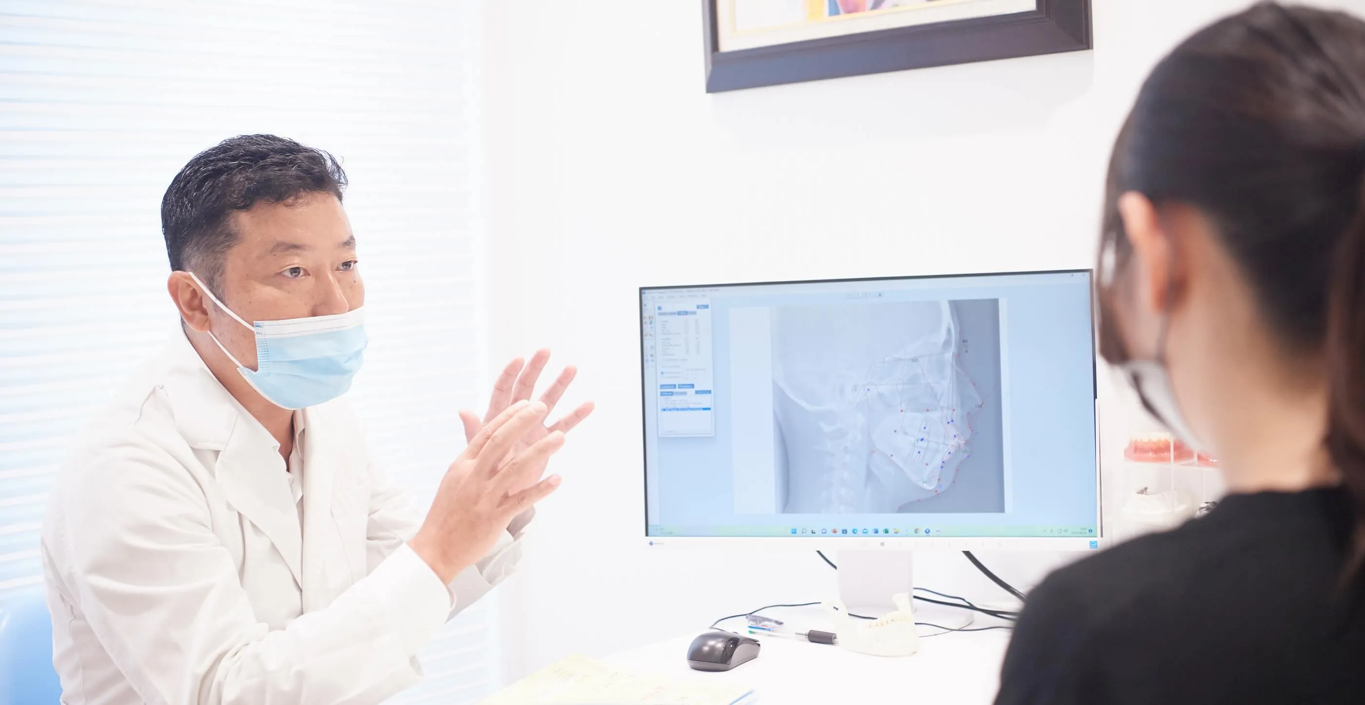 ①カウンセリング風景 ②カウンセリングルーム ③エントランス