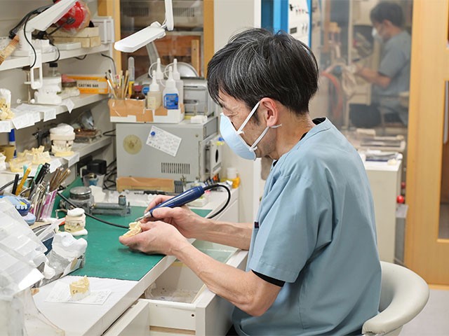 歯科技工士が医師と連携を行い技工物をご用意します