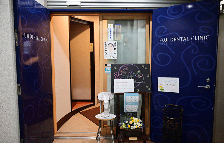 ①外観②受付③診療チェア