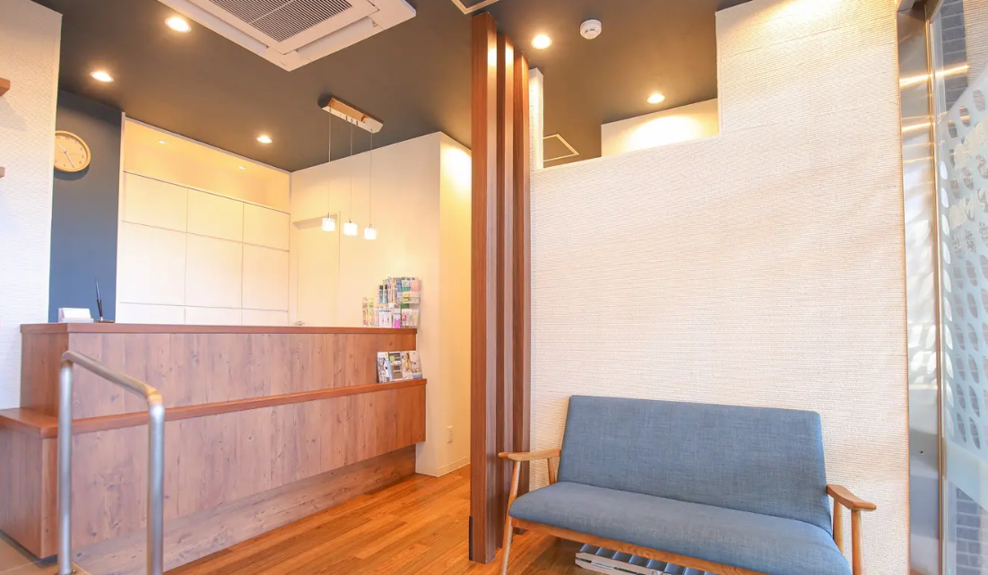 ①受付　②待合室　③診療スペース