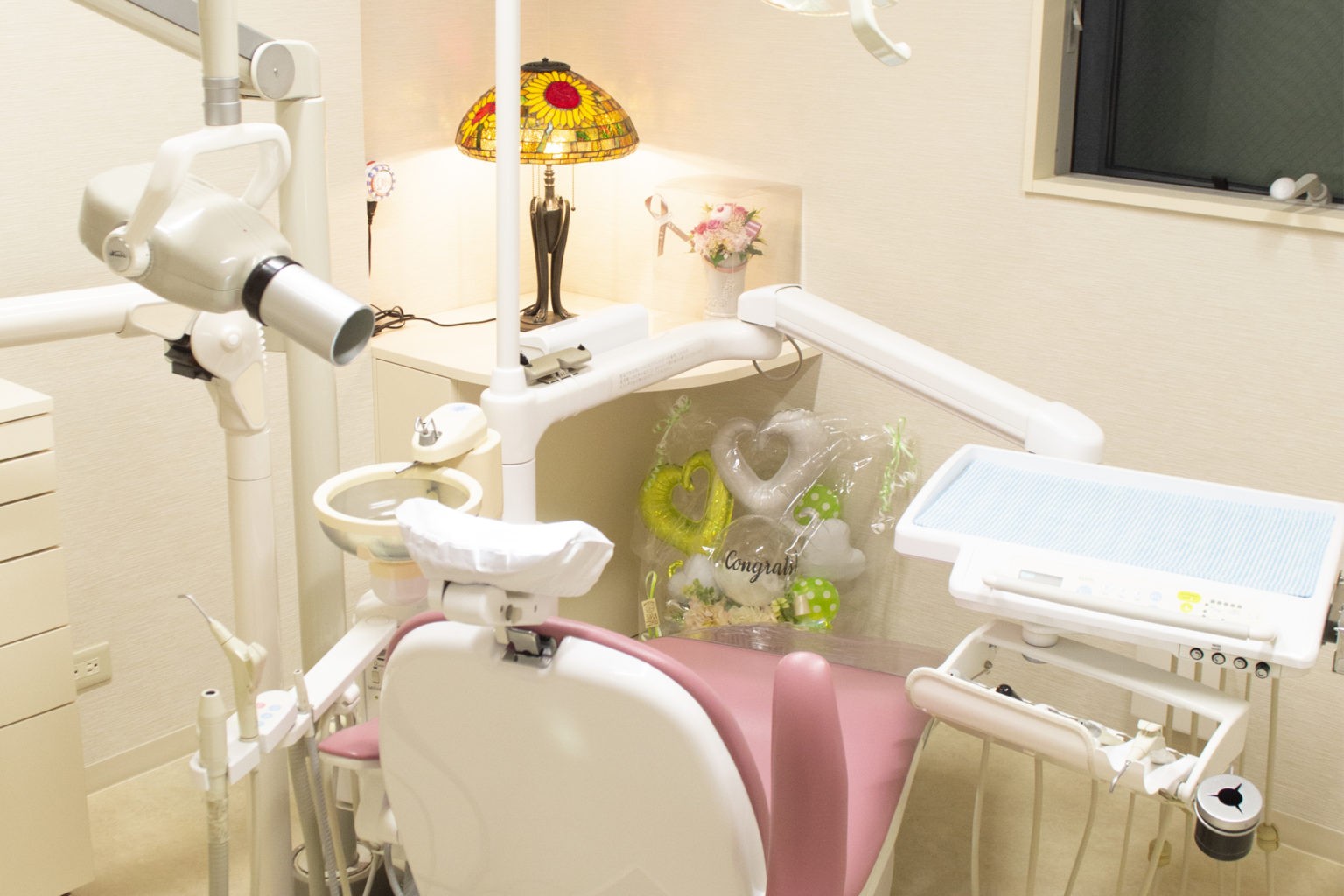 ①院内の様子②診療室③エレベーター完備