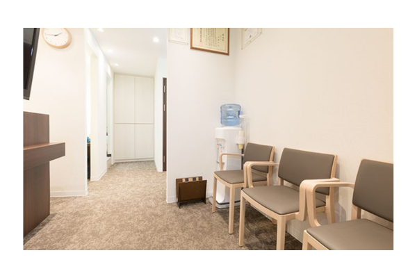 ①受付②診療室③待合室