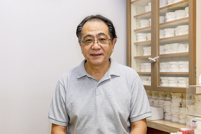 ①診療室 ②院長 ③医院イメージ写真