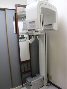 ①クリニック入り口②診察台③X線断層撮影装置