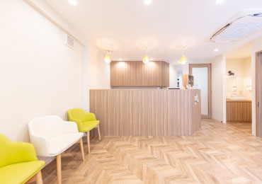 ①受付②診療室③キッズスペース