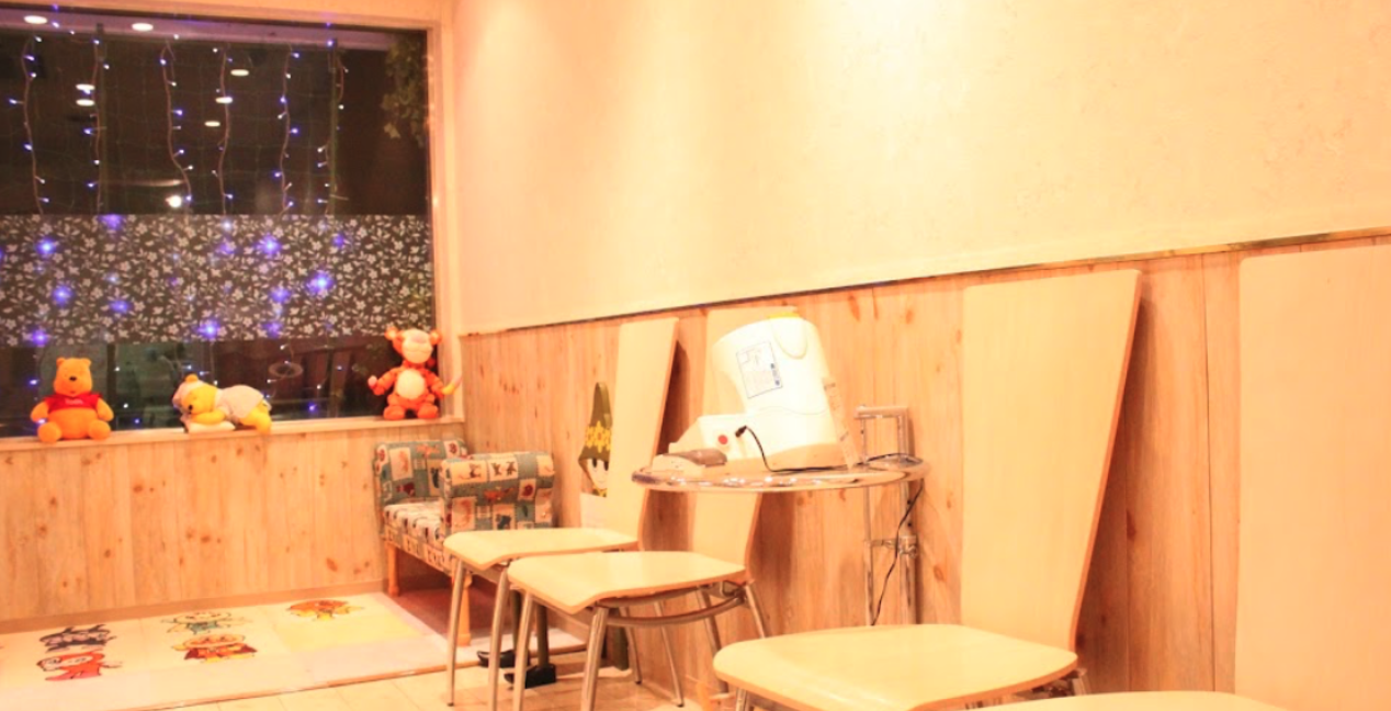 ①外観②キッズルーム③診療室