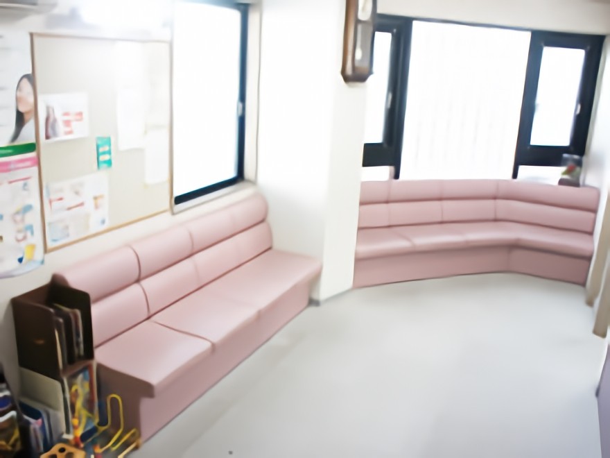 ①外観②受付③待合室