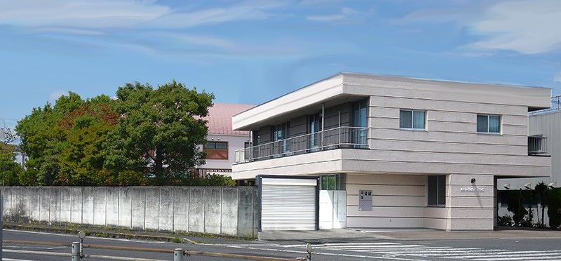 ①外観②院内風景③診療風景
