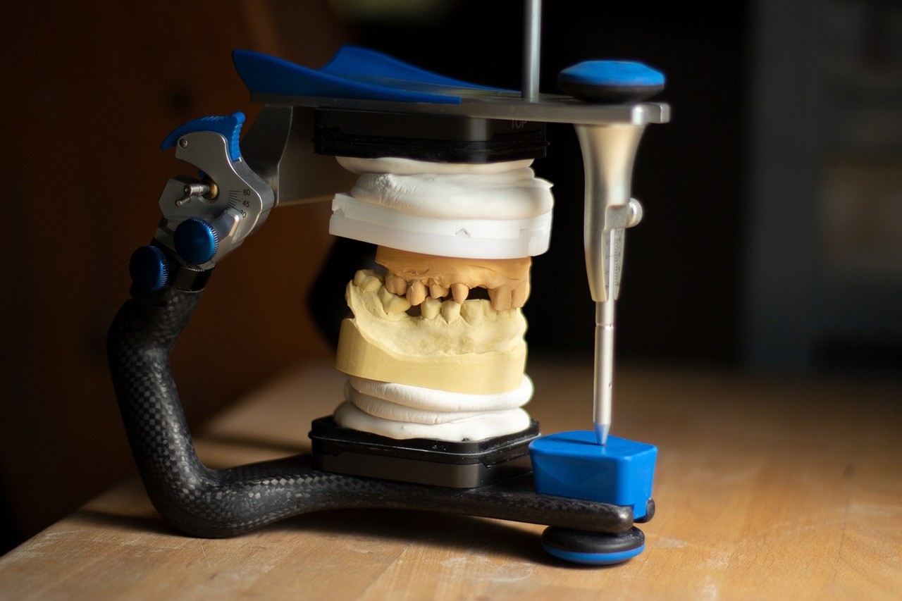 患者様一人ひとりに寄り添いながら、快適に使い続けられる入れ歯治療を提供しています。※写真はイメージです。