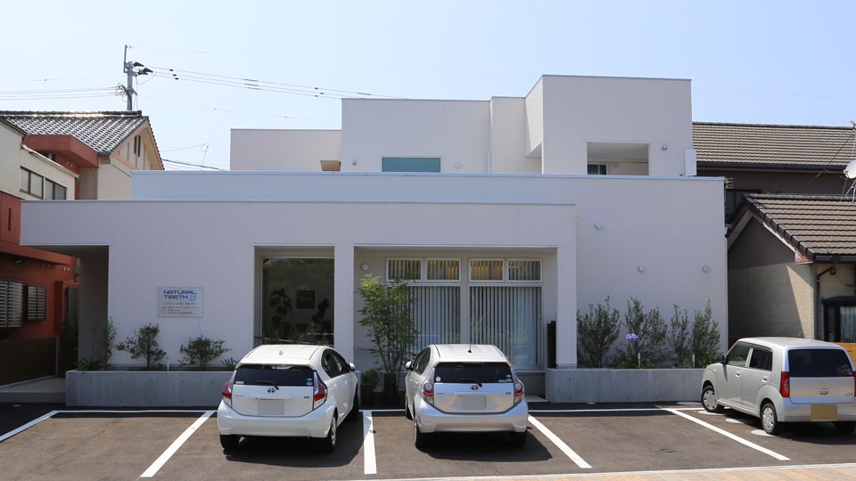 ①外観②駐車場③待合室