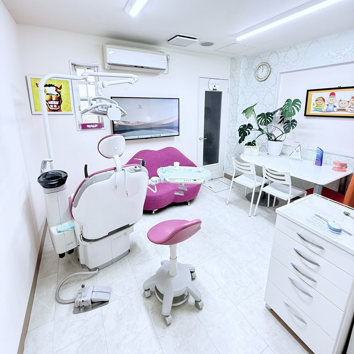 人目に付かない個室診療室がございます