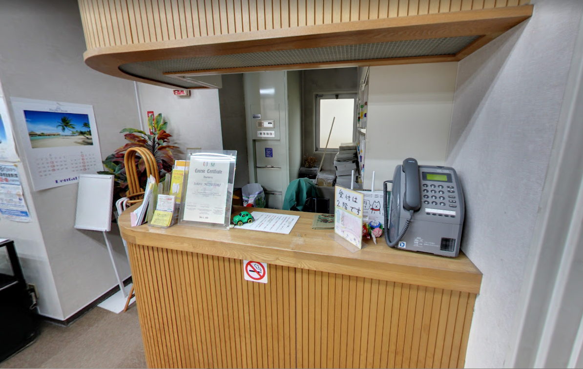 ①外観②受付③待合室