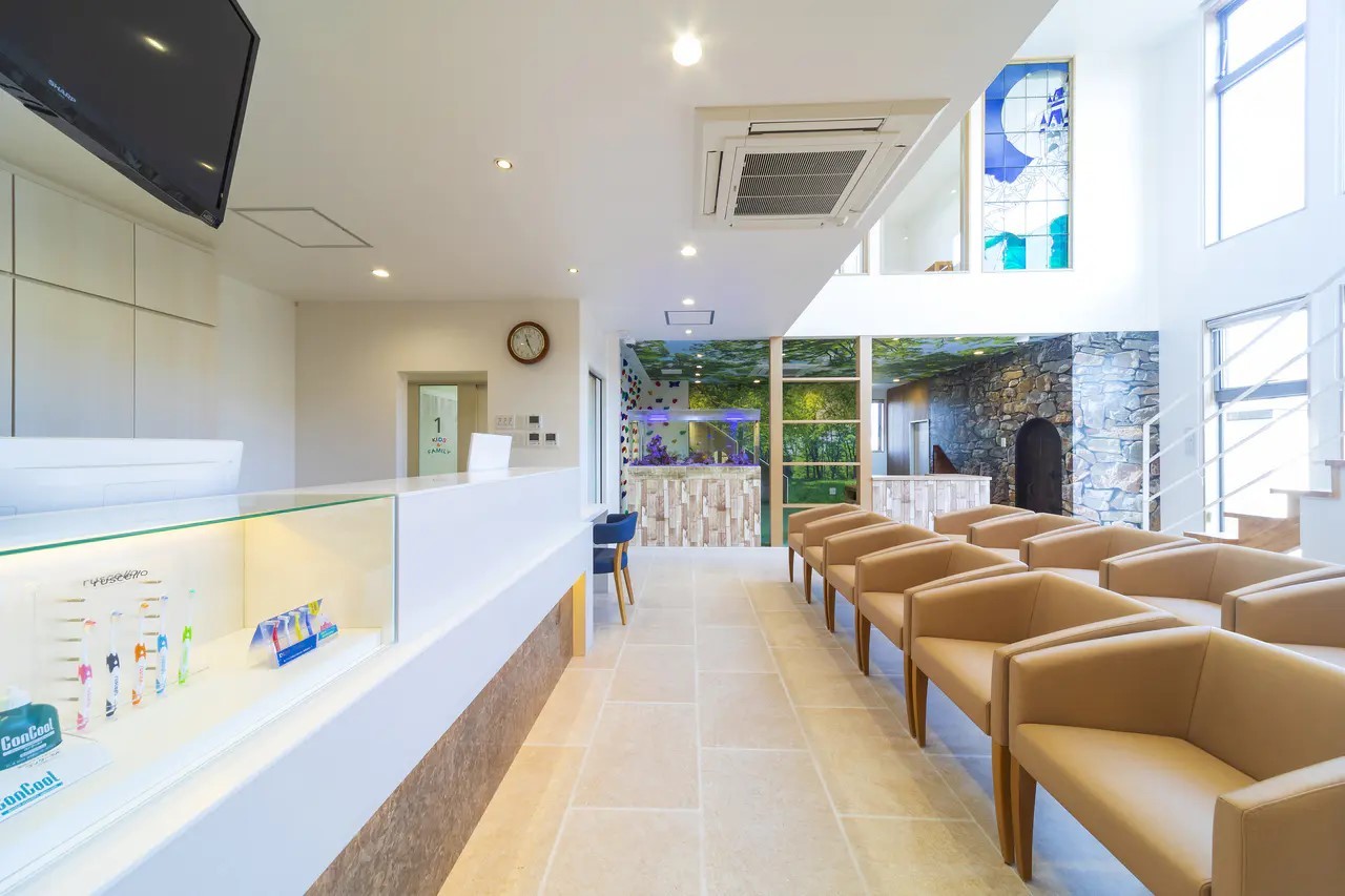 ①外観②受付③診療台