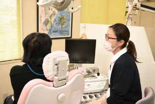 メインテナンスの時間は、歯科衛生士との対話が中心です