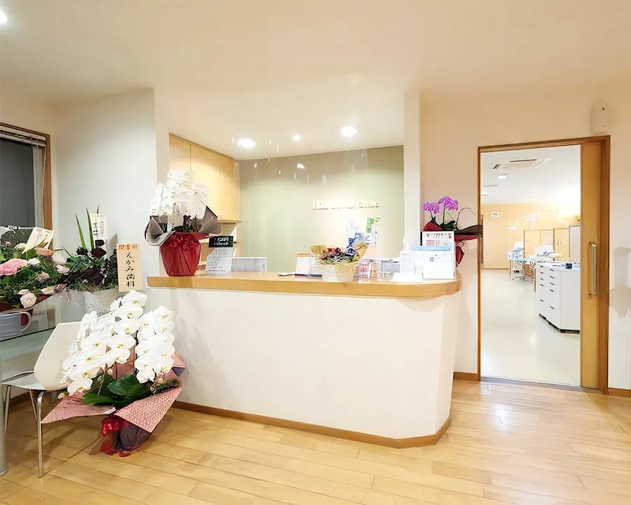 ①外観②受付③診療室